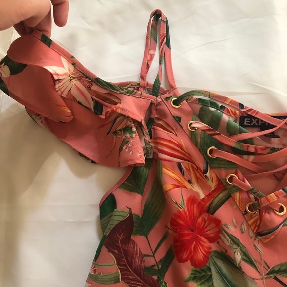 Express cold shoulder top - Picture 2 of 3